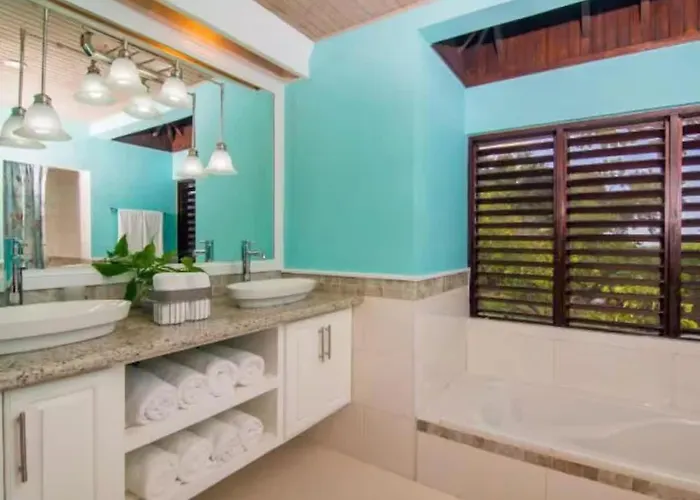 Charming 4br Garden Pool & Separate Villa Montego Bay