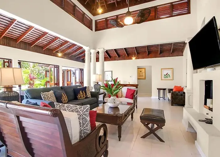 Charming 4br Garden Pool & Separate Villa
