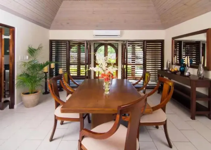 Charming 4br Garden Pool & Separate Villa