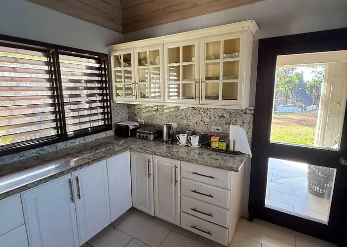Charming 4br Garden Pool & Separate Montego Bay